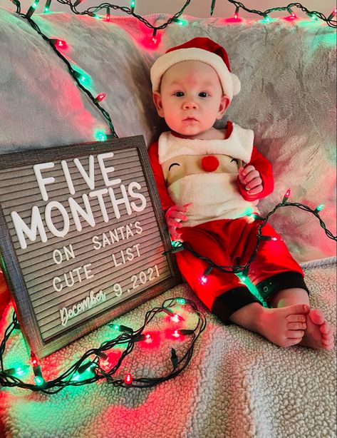 5 Months Baby Photoshoot Ideas December, December Baby Monthly Pictures, December Baby Milestone Pictures, Christmas Baby Milestone Pictures, December Milestone Baby Pictures, Christmas Baby Photoshoot 6 Months, December Monthly Baby Photos, December Baby Photoshoot, Christmas Milestone Pictures