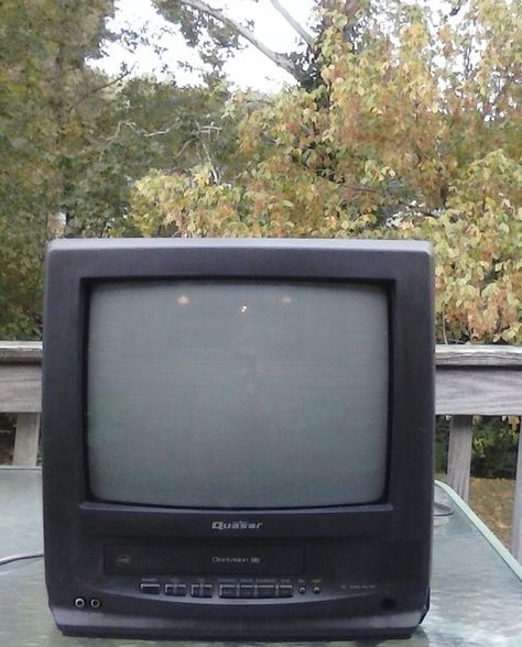 *Quasar VV-1302 13" CRT *SMASH BROS*TV/VCR COMBO TELEVISION * VHS * ENERGY SAVER #Quasar Crt Television, Tv Vcr Combo, Crt Tv, Mini Tv, Vintage Television, Television Set, Picture Boxes, Energy Saver, Vhs Tapes