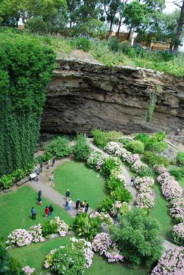 Umpherston Sinkhole – Mount Gambier, Australia - Atlas Obscura Umpherston Sinkhole, Mount Gambier, Port Lincoln, Australia Beach, Moving To Australia, Adelaide South Australia, Cheap Flight, Cheap Flight Tickets, Flight Tickets