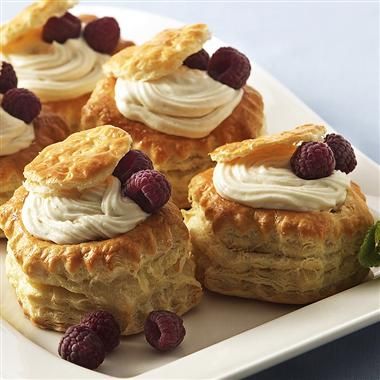 Baked Puff Pastry, Latin Desserts, Puff Pastry Shells, Stuffed Shells Recipe, Pastry Shells, Sweet Cream, Pastry Desserts, Sweet Pastries, Cream Cheese Filling