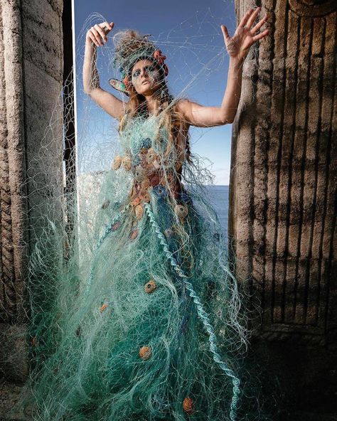 Ocean Sustainability Battle on Instagram: “Best Halloween costume found on the gram: @seafoodwatch  Ghost gear and ghost fishing is a horror of an issue. Ghost fishing occurs when…” Ocean Pollution Fashion, Sea Fashion Design, Ocean Halloween Costumes, Ocean Costume Ideas, Fishing Costume, Fish Halloween Costume, Fashion Protest, Ocean Fashion Design, Water Costume