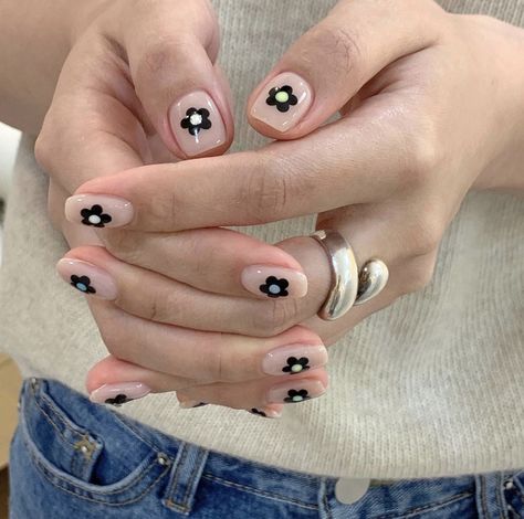 Korean Nail Trends, Cute Korean Nail Art, Short Korean Nails, Korean Nail Designs, Vacation Birthday, Korean Nail, Korean Nail Art, Hello Nails, Hippie Nails