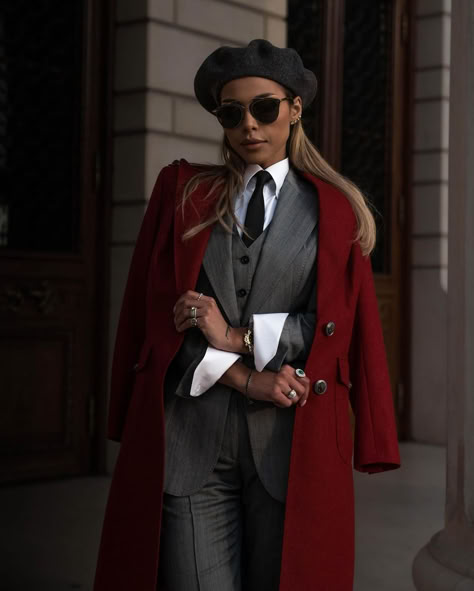 #Trunkshow #BespokeSuit #FashionInspiration #StyleInspo #DesignerFashion #TimelessStyle #VintageVibes #Women #Classic Masculine Dress, Fall Season Outfits, Las Vegas December, Woman Suit Fashion Classy, Boss Era, Preppy Chic Outfits, Women In Tie, Venetian Hotel, Season Outfits