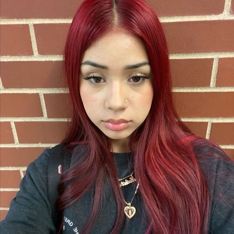 Pelo Color Vino, Hair Stripping, Wine Hair, Red Hair Inspo, Dark Red Hair, Hair Streaks, Dyed Hair Inspiration, Pretty Hair Color, Hair Shades