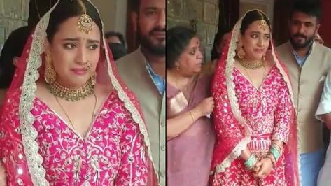 Swara Bhasker recently tied the knot with Fahad Ahmad. Swara and Fahad’s wedding took place in Delhi in the presence of their close friends and family members. Now, a video The post Swara Bhasker cries during her vidai, actress’ father calls it ‘an emotional moment’- WATCH appeared first on Bollywood Bubble. Vidai Ceremony, Wedding In February, Samajwadi Party, Emotional Video, Father Daughter Photography, Grand Wedding, Father Daughter Quotes, Pink Lehenga, Bollywood Wedding