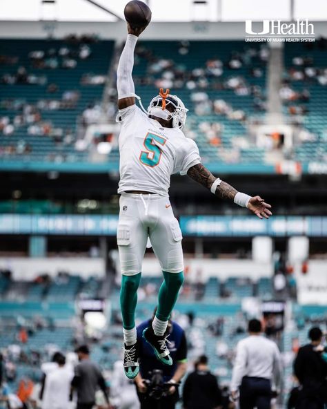 Jalen Ramsey Wallpaper, Tyreek Hill Wallpaper, Nfl Players Wallpaper Iphone, Tyreek Hill Dolphins, Tyreek Hill Wallpaper Dolphins, Tuff Nfl Pics, Nfl Desktop Wallpaper, Nfl Football Videos, Cool Football Pictures