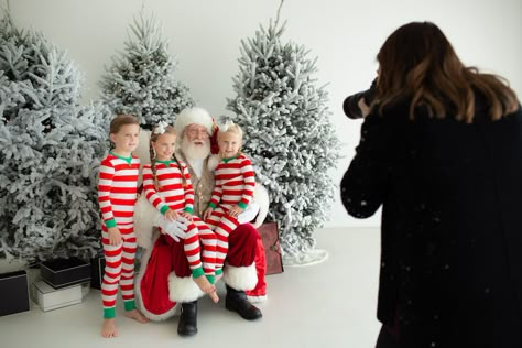 How This Photographer Made $10,000 in One Day Shooting Santa Sessions | Fstoppers Santa Sessions Minis, Pictures With Santa Ideas Mini Sessions, Santa Studio Sessions, Santa Minis Photography, Santa Session Photography, Pictures With Santa Backdrop, Santa Backdrops For Pictures, Outdoor Christmas Photoshoot, Studio Christmas Mini Sessions