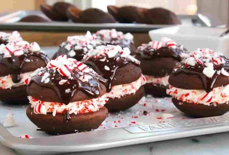 Peppermint Whoopie Pies, Carving Cake Recipe, Peppermint Buttercream, Cake Boss Recipes, Whoopie Pie Recipe, Buttercream Filling, Whoopie Pies, Cake Boss, Chocolate Peppermint