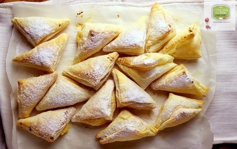 Italian Cookies Recipes, Rolls Rice Paper, Recipe Using Ricotta, Donut Dough, Ricotta Dessert, Pastry Recipes Dessert, Italian Cookie Recipe, Sweet Puff Pastry, Sweet Ricotta