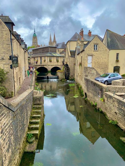 , Bayeux, bairro medieval #caen #france #europe #vacation #summer2022 #medieval #medieval #vintagestyle #vintage #bayeux #streetphotography #myphoto #fetemedievale #lucsurmer #normandie Caen France Normandy, Normandy France Aesthetic, School Trip Aesthetic, France Spring, Caen France, Life In Europe, France Vacation, Trip Aesthetic, France Aesthetic