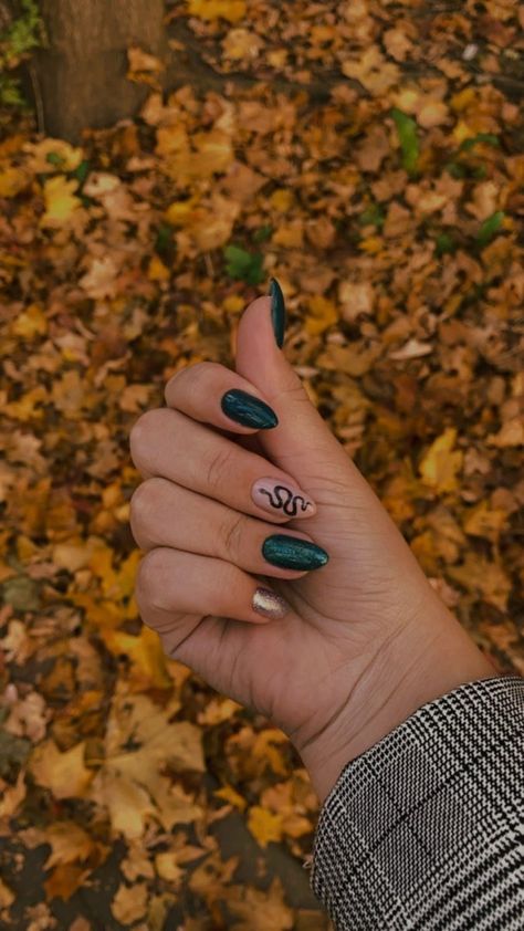 Malfoy Tattoo, Draco Malfoy Tattoo, Harry Potter Nails Designs, Winter Outfits Ideas For Women, Harry Potter Nail Art, Harry Potter Nails, Stile Harry Potter, Slytherin Harry, Harry Potter Draco