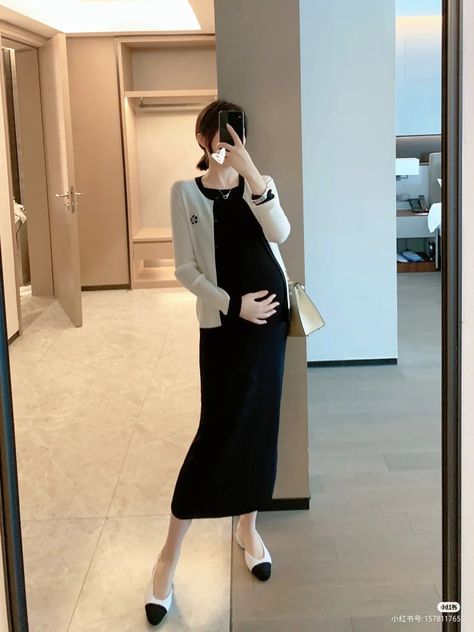 Maternity Business Attire, Maternity Fashion Dresses, Pregnancy Outfit, Cute Maternity Dresses, Winter Maternity Outfits, Dresses For Pregnant Women, Korean Outfit Street Styles, Clothes For Pregnant Women, Cute Maternity Outfits