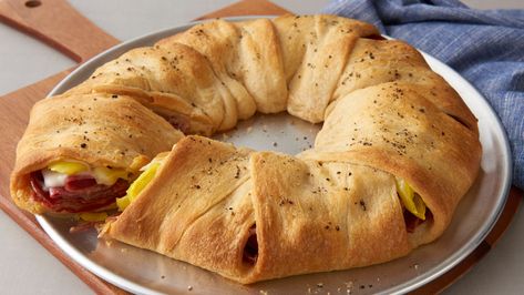 Crescent Appetizers, Italian Crescent Ring, Crescent Roll Ring Recipes, Crescent Roll Ring, Crescent Rings, Crescent Bake, Party Crowd, Pillsbury Crescent, Pillsbury Recipes