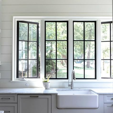 A modern farmhouse kitchen with classic style, enhanced by JELD-WEN windows with black interior finish. #JELDWEN #ModernFarmhouse #Kitchens #Windows Black Window Trims, Black Window Frames, Farmhouse Kitchen Island, Farmhouse Windows, Interior Windows, Black Windows, Modern Windows, Casement Windows, Design Del Prodotto