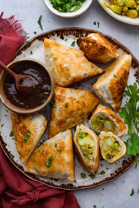 Samosas Recipe, Tamarind Sauce, Samosa Recipe, The Recipe Critic, Recipe Critic, Bulgogi, Samosa, Sweet Savory, International Recipes