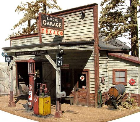 1/48th scale country gas station Old General Stores, Old Gas Pumps, Vintage Gas Pumps, Pompe A Essence, Station Service, Old Garage, Old Country Stores, Old Gas Stations, Backyard Sheds