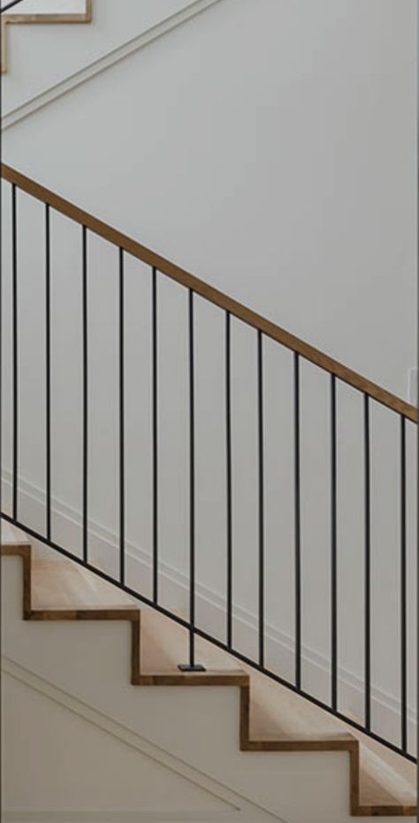 Contemporary Stairs Railing, Minimalist Railing Design, Metal Stair Railing Ideas, Stair Railing Ideas Modern, Mezzanine Railing, Metal Railings Indoor, Stairs Handrail Ideas, Minimalist Railing, Contemporary Stair Railing