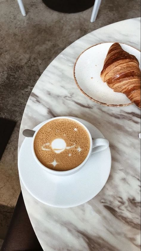 Milkshake Ideas, Arts Aesthetic, Coffee Latte Art, Coffee Barista, Coffee Shop Aesthetic, Coffee Ideas, Coffee Obsession, Nutella Recipes, Cups Of Coffee