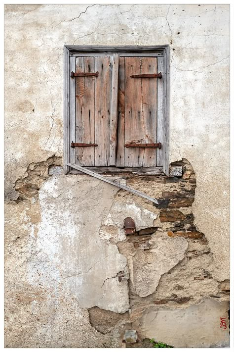 Rustic Windows, Antique Shutters, Italy Villages, Plaster On Canvas, Terrace Room, Old Abandoned Buildings, Indian Home Design, Old Fences, Art Window