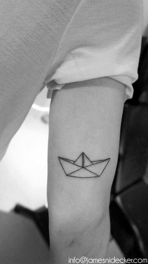 Paper Boat Tattoo, Boot Tattoo, Sailboat Tattoo, Boat Tattoo, Amsterdam Tattoo, Tier Tattoo, Origami Boat, Geometric Tattoos, Tattoo Paper