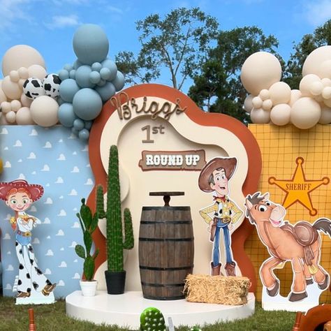 Nicole Creations Houston on Instagram: "Briggs 1st round up🐴

#woodyroundup #woody #cowboy #birthdaypartydecor #birthdaypartyideas #eventplanner #eventplanning #partyplanner #partydecor #partydecorations #partystylist #partystyling #luxurykidsparty #kidsparty #kidspartyideas #kidspartydecor #kidspartyplanner #kidsevents #kidseventstyling #kidspartystyling #kidsparties" Woody Cowboy Party, Woody Roundup Party, Woody Birthday Party, Woody Party, Woody Birthday, Kids Party Planner, Cowboy Party, Kids Party Decorations, Kids Events