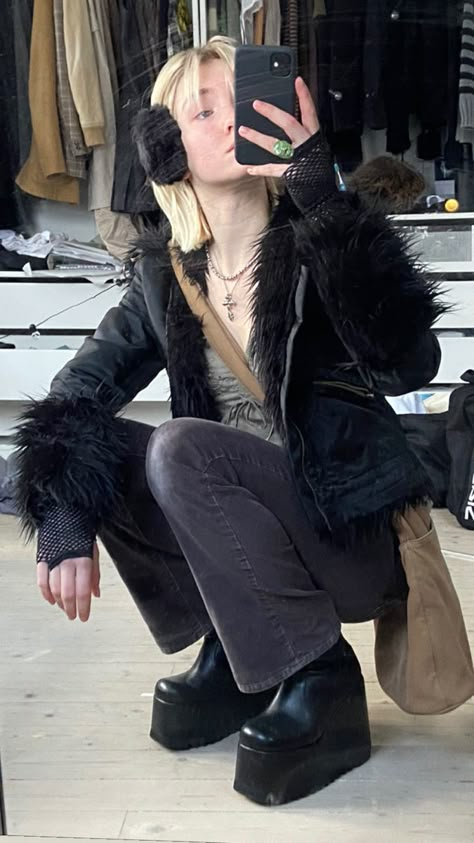 Fur Coat Outfit, Vintage Armani, Winter Outfits Cold, Suede Coat, Coat Outfits, Black Faux Fur, Goth Outfits, Dream Clothes, Fashion Killa