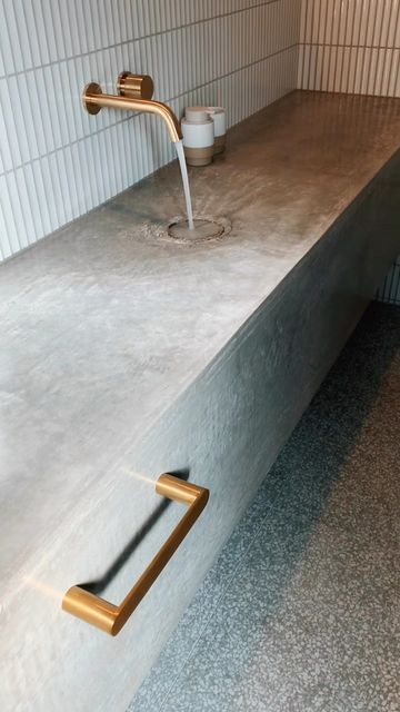 CONCRETE by Keenan Harris & BATHE Pools. BLAIRGOWRIE 3942 on Instagram: "Simply perfect! Integrated vanity bench for @_housesix final piece of the puzzle. Love it! #concretebykeenanharris #concrete #architecturalconcrete #polishedconcrete #offformconcrete #insituconcrete #design #concretebenchtop #concretefurniture #bespokeconcrete #concretedesign #home #house #design #architecture #interiordesign #building #construction #newbuild #housedesign #housegoals #homedecor #homeinspo #architectur Polished Concrete Bathroom, Concrete Sink Bathroom, Concrete Bathroom Vanity, Concrete Vanity, Venue Design, Bathroom Sink Design, Concrete Bathroom, Washbasin Design, Modern Sink