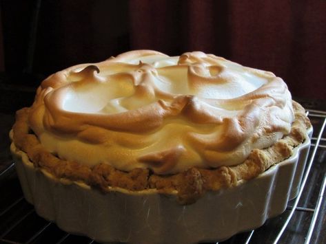 Apple Meringue, Football Dip Recipes, Flounder Fish Recipes, Christmas Turkey Recipes, French Recipe, Meringue Pie Recipes, Apple Brandy, Gourmet Treats, Pie Tart