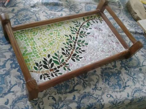 Mosaic Serving Tray Ideas, Mosaic Trays, Mosaic Tiles Crafts, Mosaic Furniture, Mosaic Tray, Mosaic Art Diy, Mosaic Garden Art, Mosaic Madness, Mosaic Art Projects