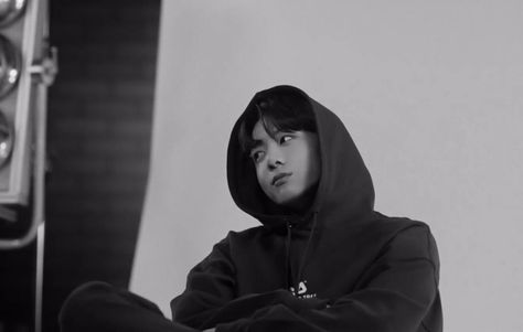 Jungkook Computer Wallpaper, Jungkook Fila, Jungkook Eating, Boyfriend Look, Calvin Klien, Bts Lyrics Quotes, Boyfriend Wallpaper, Jungkook Selca, Ideal Boyfriend