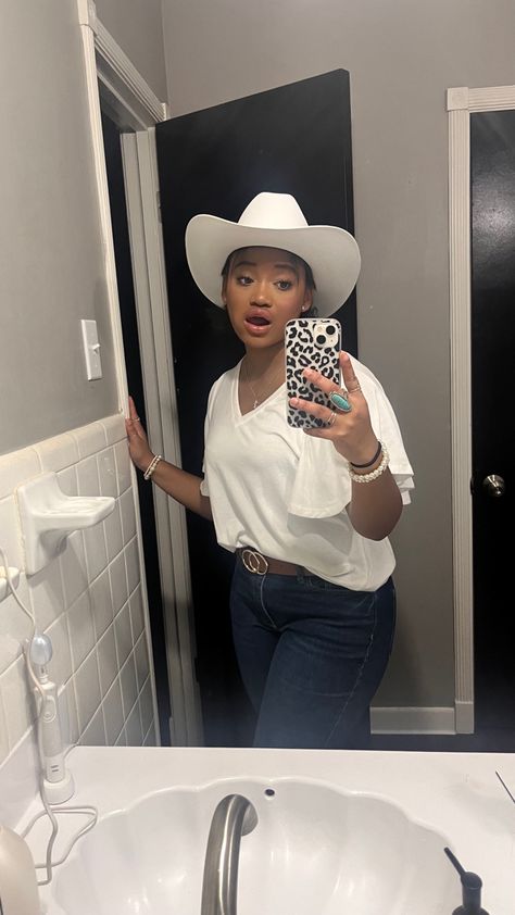 #punchy #punchyfits #blackcowgirl #cowgirl #cowboy #western #westernfashion #aesthetic #country Black Country Girl Aesthetic, Black Country Girl, Country Girl Aesthetic, Black Cowgirl, Southern Girls, Cowboy Girl, Black People, Country Girls, Western Fashion