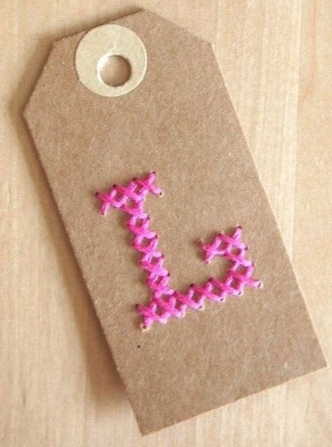 Easy Frame, Embroidered Gifts, Letter L, 자수 디자인, Gift Wrapping Ideas, Wrapping Ideas, Craft Tutorials, Cross Stitching, Blackwork