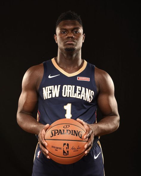 Zion Williamson Wallpaper, Pelicans Basketball, Basketball Pictures Poses, Dear Basketball, Nba Artwork, Dread Heads, Nba Jam, Zion Williamson, Nba Art