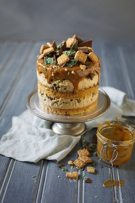 Caramel Peppermint Crisp Cake Coconut Sponge Cake, Peppermint Crisp Tart, Fridge Cake, Peppermint Crisp, Peppermint Cake, Coconut Biscuits, Cake Rack, Naked Cakes, African Recipes