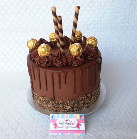 Chocolate Cake Ferrero Rocher, Ferrero Rocher Cake Decorating Ideas, Ferraro Rocher Cake Birthday, Nutella Cakes, Ferrero Cake, Birthday Foods, Rocher Cake, Golden Birthday Cakes, Ferrero Rocher Cake