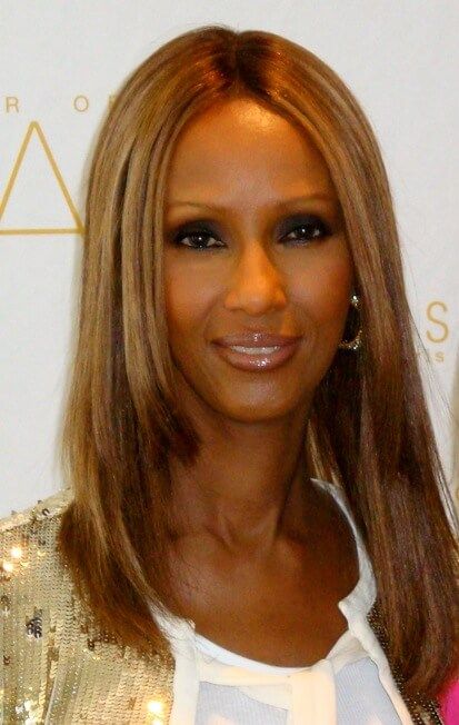 Find out why Iman launched Iman Cosmetics and how she has advanced the ethnic cosmetics market. Iman Model, Supermodel Iman, Iman And David Bowie, Best Long Haircuts, Iman Cosmetics, Jermaine Jackson, Richard Avedon, French Fashion Designers, Haircut For Older Women