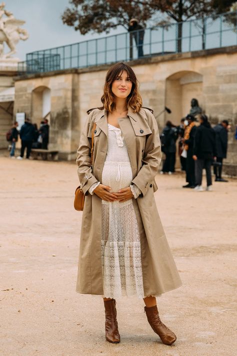 Pregnant Outfit, Parisian Look, Lurex Dress, Fashion Week Trends, Pregnancy Style, Jeanne Damas, Pregnancy Looks, Moda Paris, Paris Fashion Week Street Style