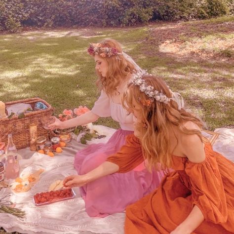 #cottagecore #dresses #ethereal #cottagecoreoutfits #picnic #picnicdecor #fairy #fairycore #gardenfairy #faerie #flowercrown #magical #wlw #berries #aesthetic #royalcore #cottagefairy #spring #springstyle Fairy Picnic Outfit, Fairy Picnic Photoshoot, Ethereal Aesthetic Decor, Hobbit Photoshoot, Fairy Picnic Aesthetic, Cottagecore Picnic Outfit, Ethereal Picnic, Fairy Party Aesthetic, Fantasy Picnic