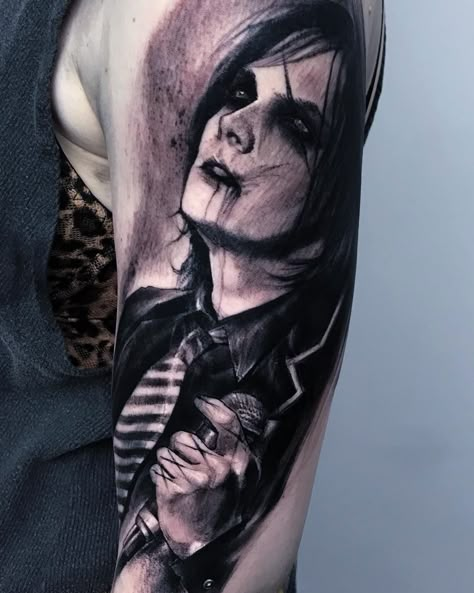 Hollie Pryce-Jones on Instagram: “Here’s one for all the emo kids 💀 My Chemical Romance’s Gerard Way 🔪 Thanks for sitting so well Bunny! #IMNOTOKAY” Gerard Way Tattoo, Way Tattoo, Symbols Tattoo, Emo Tattoos, Rock Tattoo, Best Tattoo Ideas, Tattoo Arm, Arm Sleeve Tattoos, Badass Tattoos