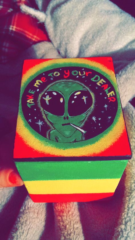 Diy Stash Box Painting Ideas, Painted Stash Box Ideas, Cute Painted Boxes Ideas, Trippy Box Painting Ideas, Stash Box Painting Ideas, Painted Box Ideas, Wood Box Painting Ideas, Trippy Draws, Box Painting Ideas