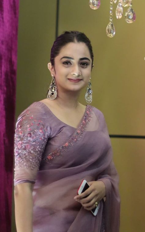 Namitha Pramod Saree, Baptism Saree, Plain Saree Blouse, Saree Border Designs, Worked Saree, Normal Blouse, Namitha Pramod, Pretty Gold Necklaces, Lace Blouse Design