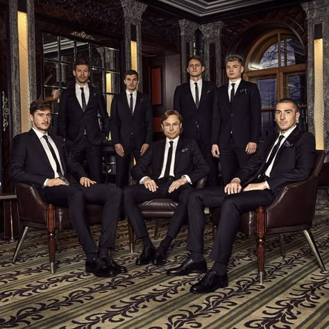 Old Money Groomsmen, Mafia Group Photo, Men Group Photoshoot, Mafia Leader Aesthetic, Group Of Men In Suits, Mafia Photoshoot Ideas, Mafia Poses, Mafia Photoshoot, Mafia Boy