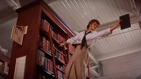 50 Fictional Librarians, Ranked | Literary Hub - Part 5 The Mummy Aesthetic, Mummy Aesthetic, Rachel Weisz The Mummy, Adventurer Style, Evelyn Carnahan, The Mummy 1999, The Mummy Returns, Mummy Returns, Mummy Movie