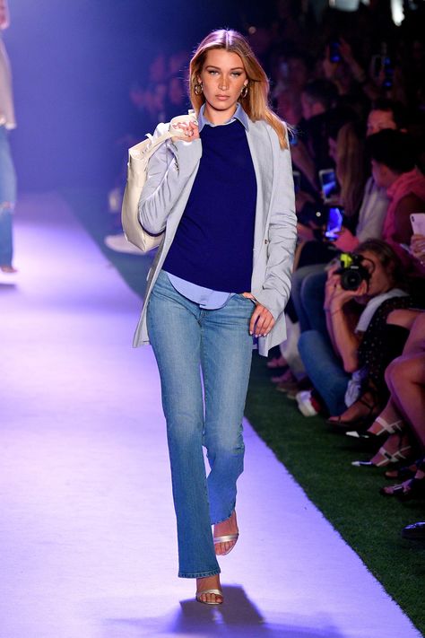 Bella Hadid Runway, 90s Fashion Models, Bella Hadid Outfits, Bella Hadid Style, Brandon Maxwell, Navy Sweater, Candice Swanepoel, Irina Shayk, Dance Party