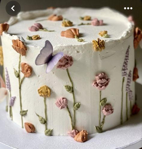 Piped Wildflower Cake, Flower Birthday Themes, Poppy Flower Birthday Party Ideas, Smash Cake Fairy, Wildflower Themed Birthday Party, 1st Birthday Wildflower Theme, Wildflower First Birthday Theme, Wild One Floral First Birthday, Wild Flower Birthday Cake