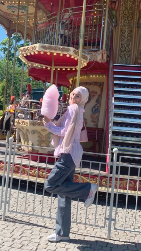 Cute Outfits For Amusement Parks, Amusement Park Pictures Ideas, Amusement Park Aesthetic Outfit, Amusement Park Photo Ideas, Theme Park Outfits Summer, Amusment Parks Outfit, Amusement Park Outfit Ideas, Theme Park Outfit Ideas, Theme Park Outfit Summer