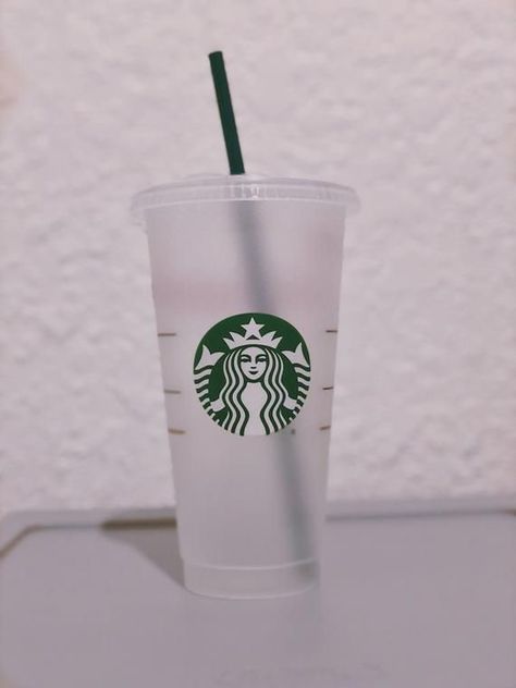 Copo Starbucks, Starbucks Coffee Cups, Starbucks Bottles, Starbucks Vanilla, Trendy Water Bottles, Clear Cups, Mia 3, Botol Air, Cool Kitchen Gadgets