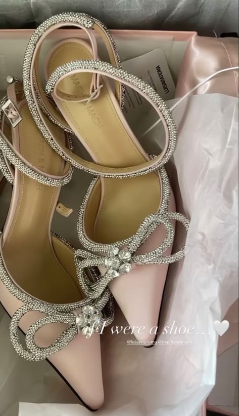 Pink Mach Mach Heels, Vogue Beauty Secrets, Dr Shoes, Prom Queen, Vogue Beauty, Fancy Shoes, Elegant Shoes, Aesthetic Shoes, Shoe Inspo