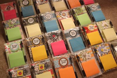 BHamSam: Post It Note Holder in 5 Easy Steps Mini Clipboards, Craft To Sell, Post It Holder, Clip Boards, Note Pad Holder, Sell Ideas, Post It Note Holders, Notes Craft, Bazaar Crafts