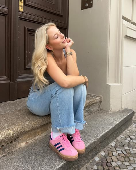 Lara (@laraa.gro) • Instagram photos and videos Pink Adidas Outfit, Pink Shoes Outfit, Adidas Bold, Adidas Gazelle Pink, Pink Gazelles, Adidas Gazelle Outfit, Rose Adidas, Adidas Outfit Shoes, Bold Shoes